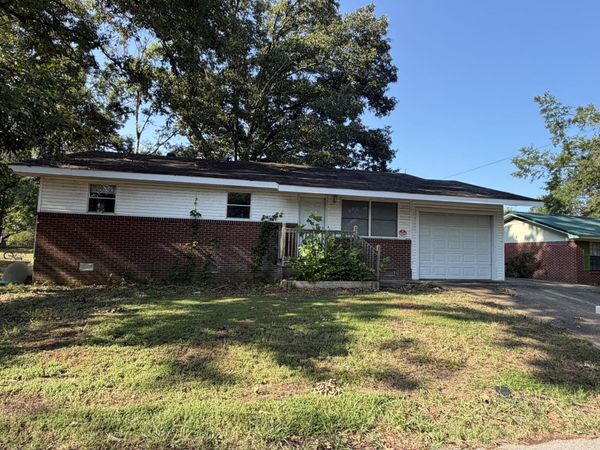 109 Oak Dr., Booneville, MS 38829