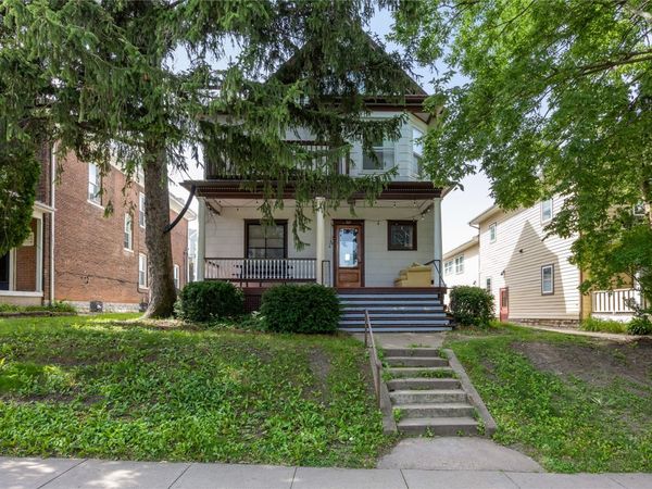 521 E College Street , Iowa City, IA 52240