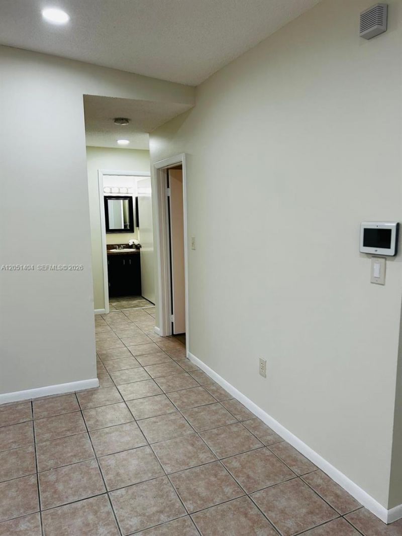 6524 NW 188th Ln , Hialeah, FL 33015 Photo