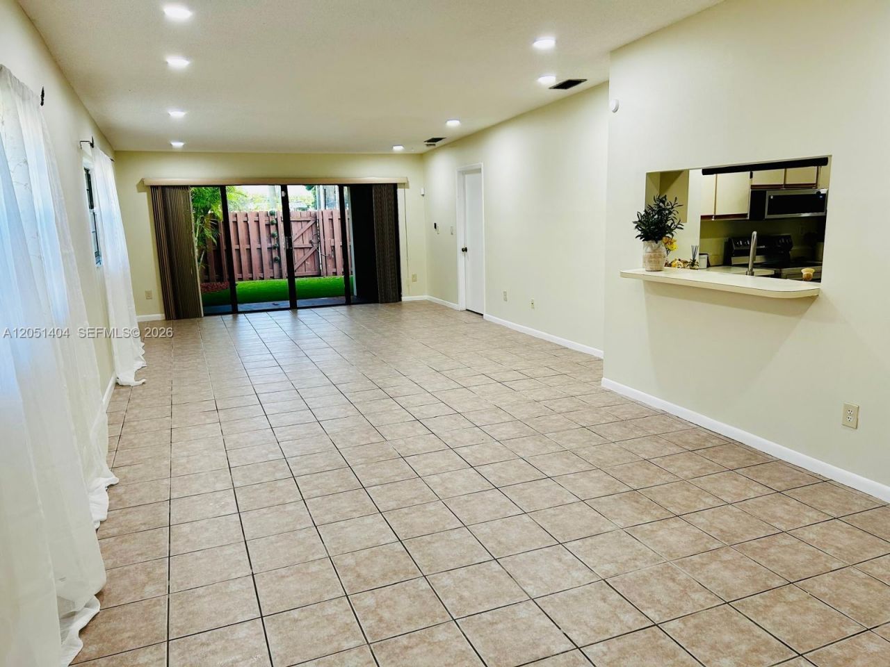 6524 NW 188th Ln , Hialeah, FL 33015 Photo