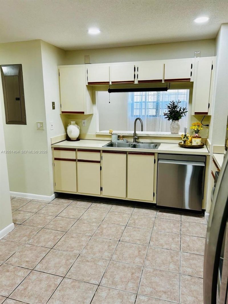 6524 NW 188th Ln , Hialeah, FL 33015 Photo