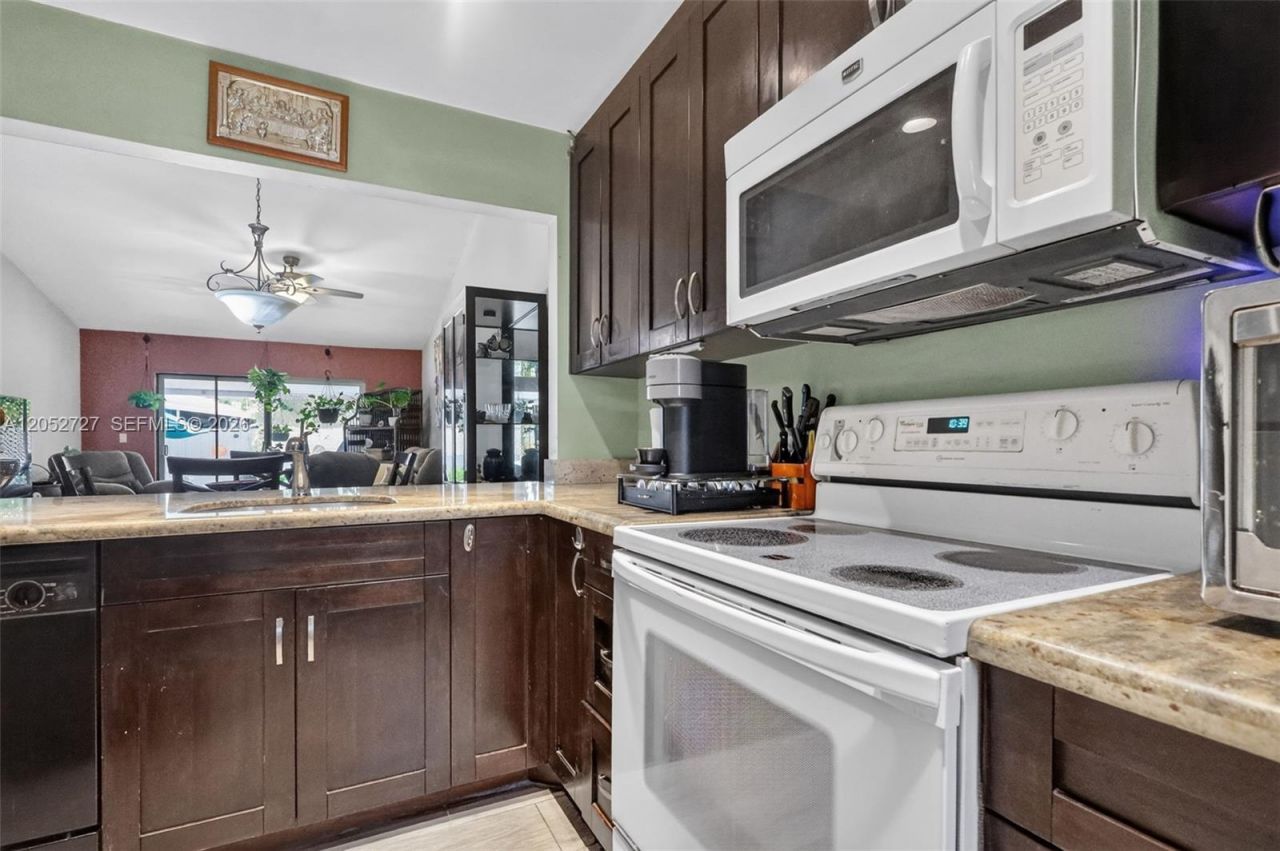 2377 N 37th Ave , Hollywood, FL 33021 Photo