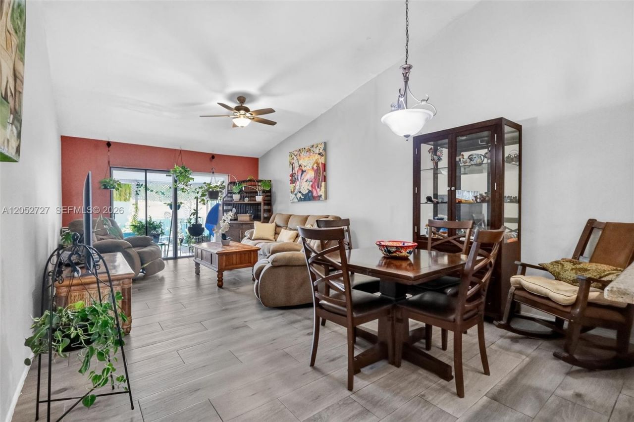 2377 N 37th Ave , Hollywood, FL 33021 Photo
