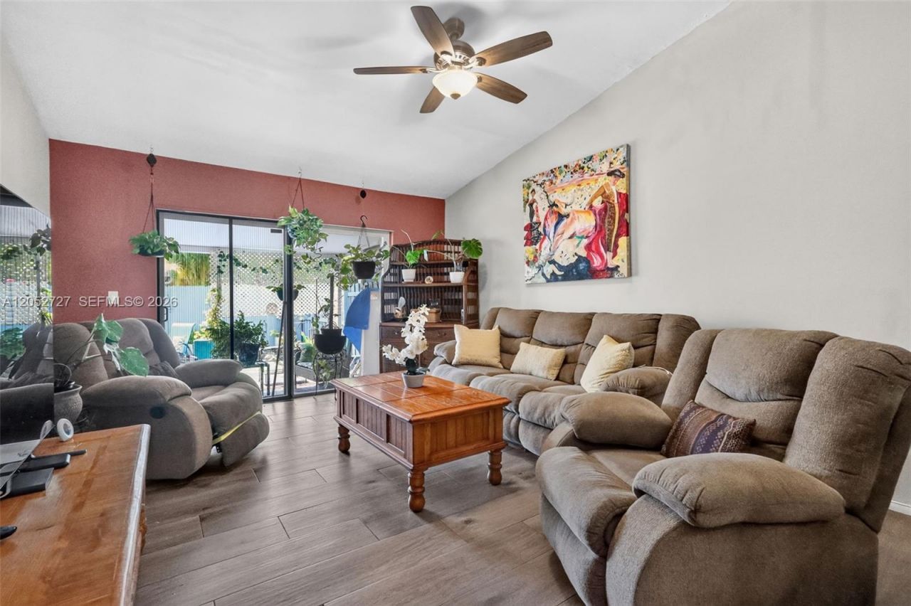 2377 N 37th Ave , Hollywood, FL 33021 Photo