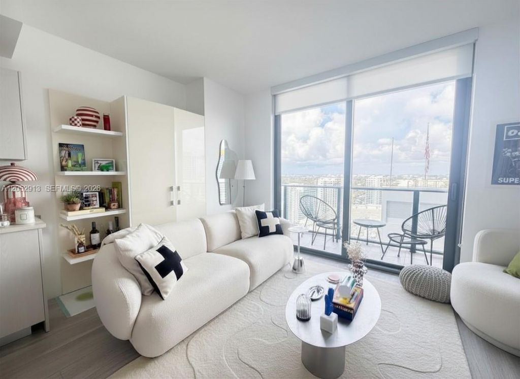 55 SW 9th St , Unit 3207, Miami, FL 33130 Photo