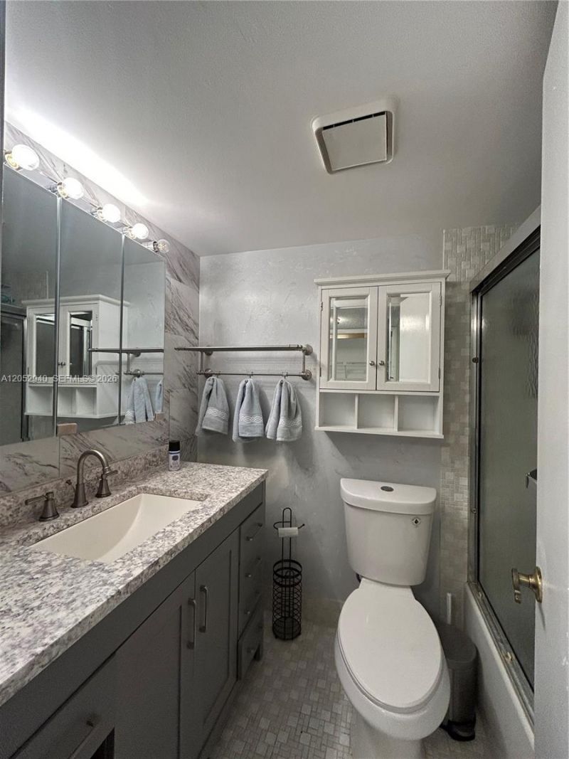 200 Gate Rd , Unit 202, Hollywood, FL 33024 Photo