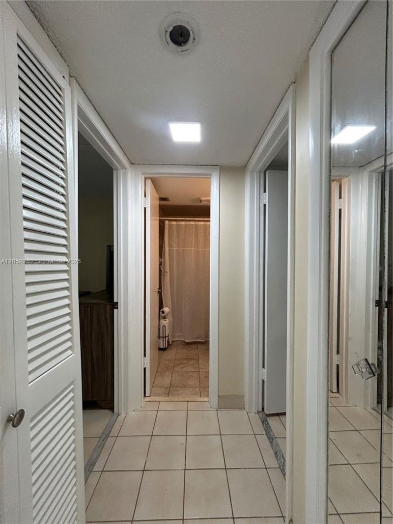 200 Gate Rd , Unit 202, Hollywood, FL 33024 Photo