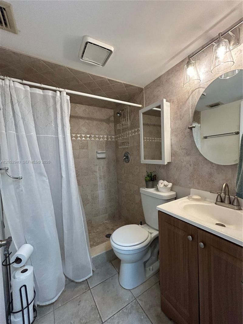 200 Gate Rd , Unit 202, Hollywood, FL 33024 Photo