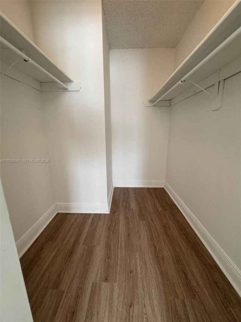 488 NW 165th St Rd , Unit B-616, Miami, FL 33169 Photo