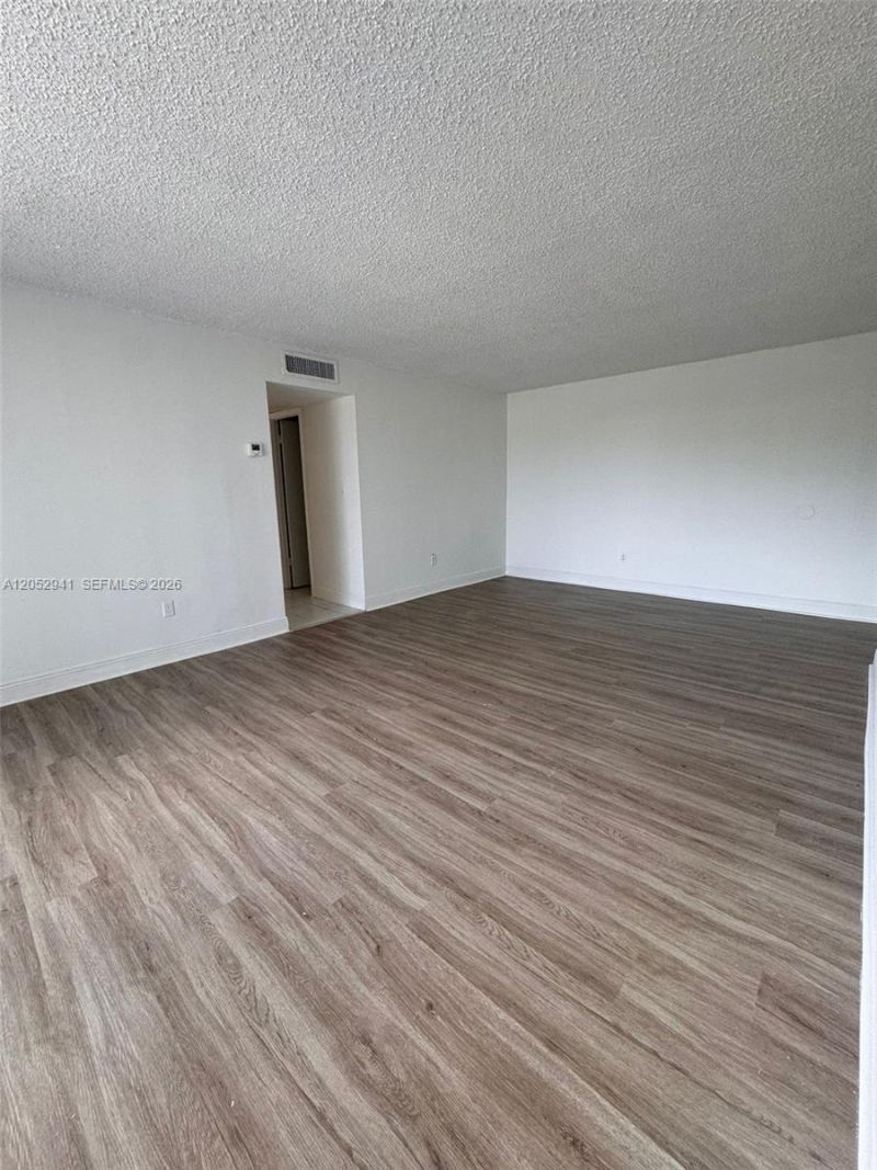 488 NW 165th St Rd , Unit B-616, Miami, FL 33169 Photo