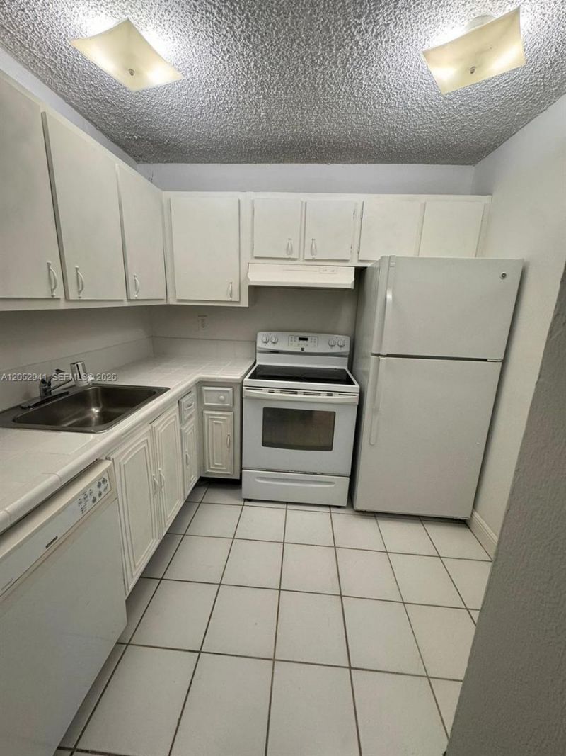 488 NW 165th St Rd , Unit B-616, Miami, FL 33169 Photo