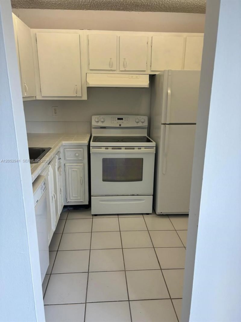 488 NW 165th St Rd , Unit B-616, Miami, FL 33169 Photo