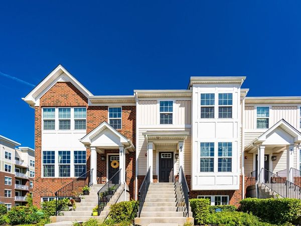 69 Nicholas Drive W, Des Plaines, IL 60016