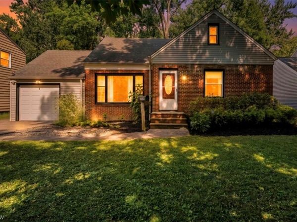 1699 Lyndhurst , Lyndhurst, OH 44124