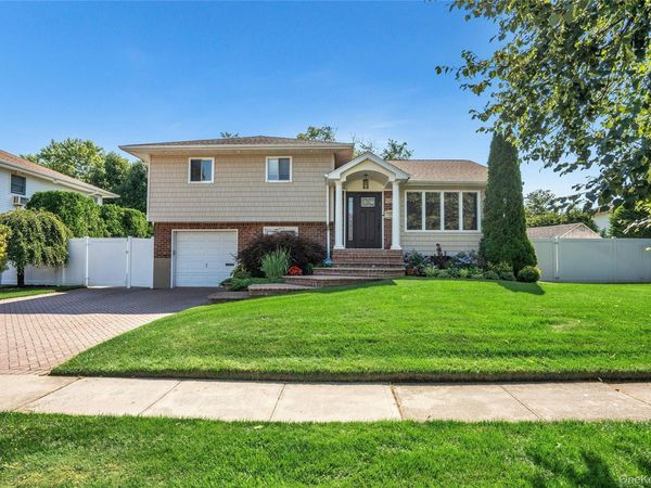 109 Plymouth Road , Plainview, NY 11803