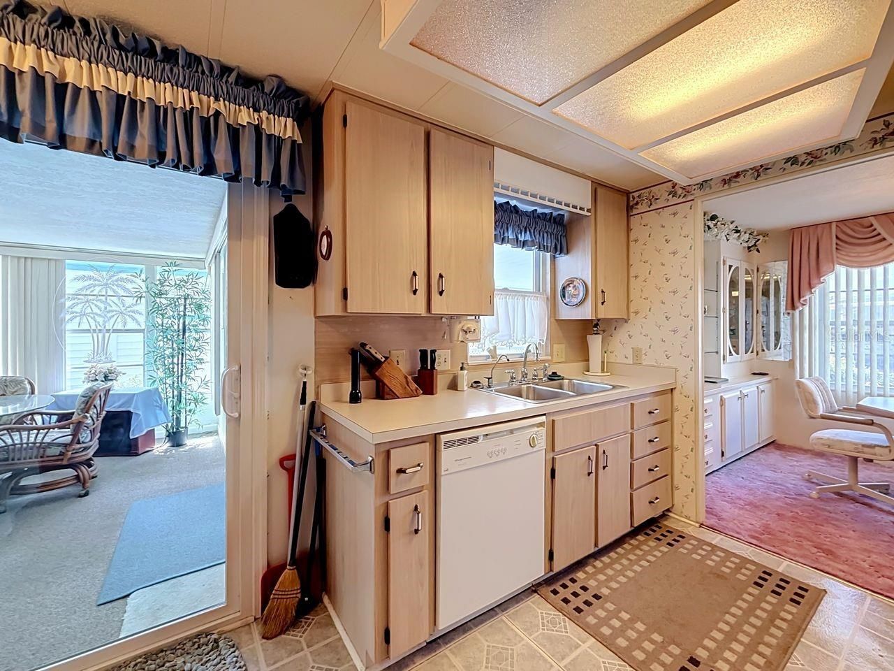 176 Sunset Drive , Tavares, FL 32778 Photo
