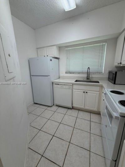 2421 NW 96th Ter , Unit 20J, Pembroke Pines, FL 33024 Photo
