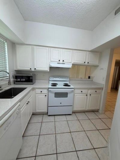 2421 NW 96th Ter , Unit 20J, Pembroke Pines, FL 33024 Photo
