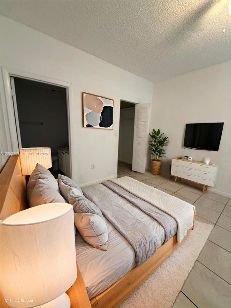 2421 NW 96th Ter , Unit 20J, Pembroke Pines, FL 33024 Photo