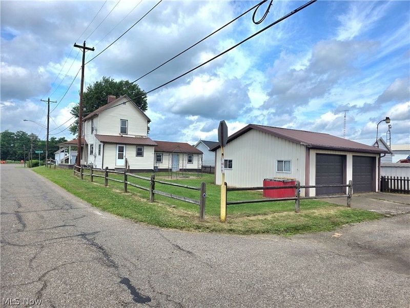 2380 S Lawn Avenue, Coshocton, OH 43812 Photo 3