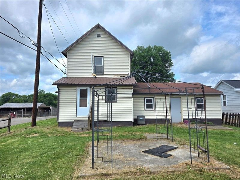 2380 S Lawn Avenue, Coshocton, OH 43812 Photo 4