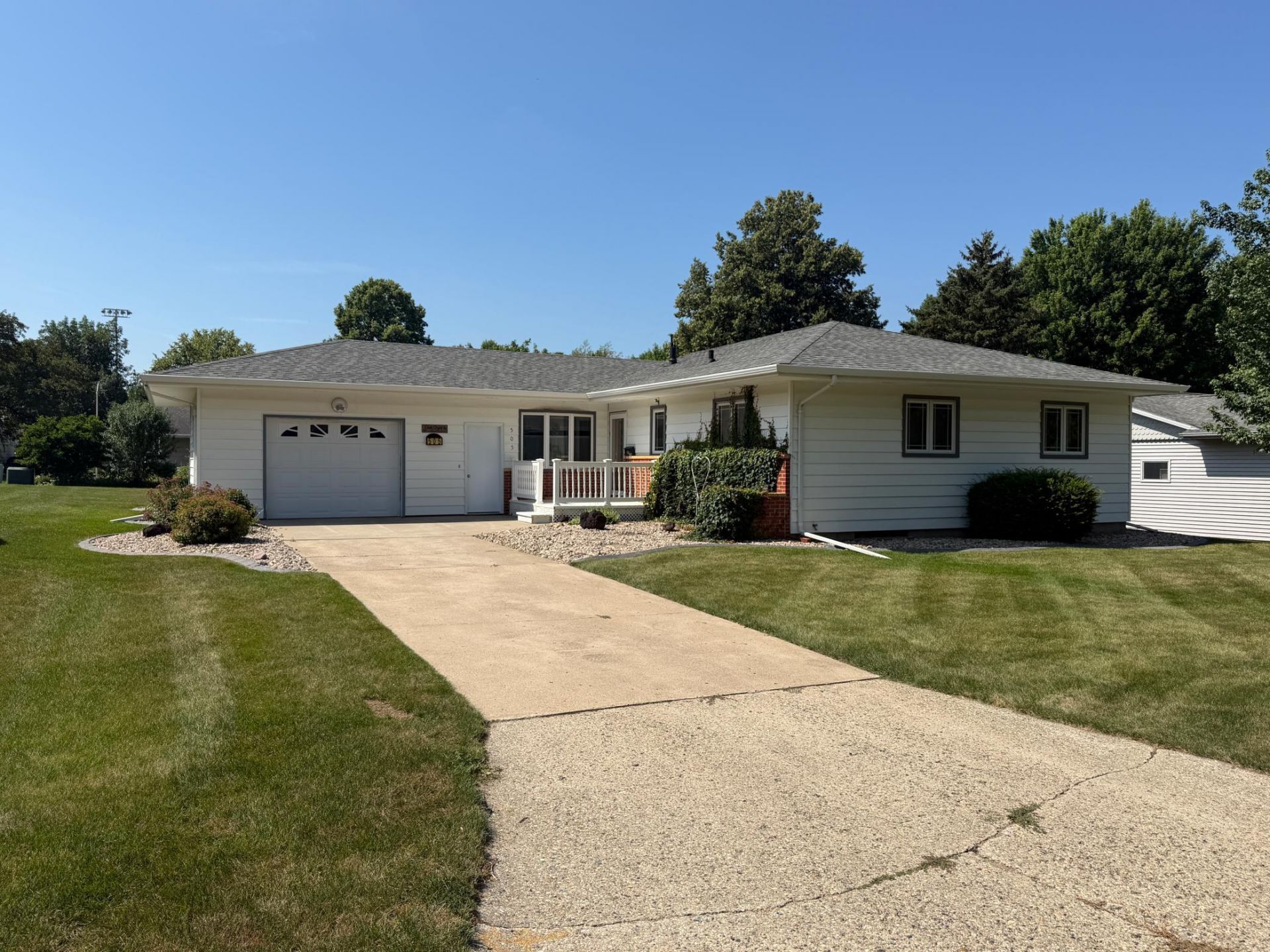 505 Central Lane , Luverne, MN 56156