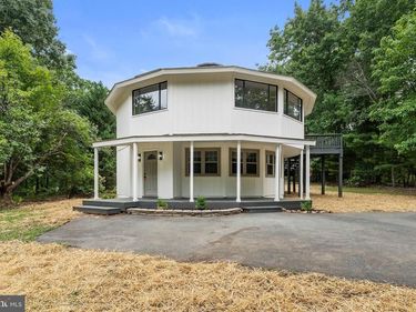 39 SCHOOL BUS ROAD, LOUISA, VA 23093