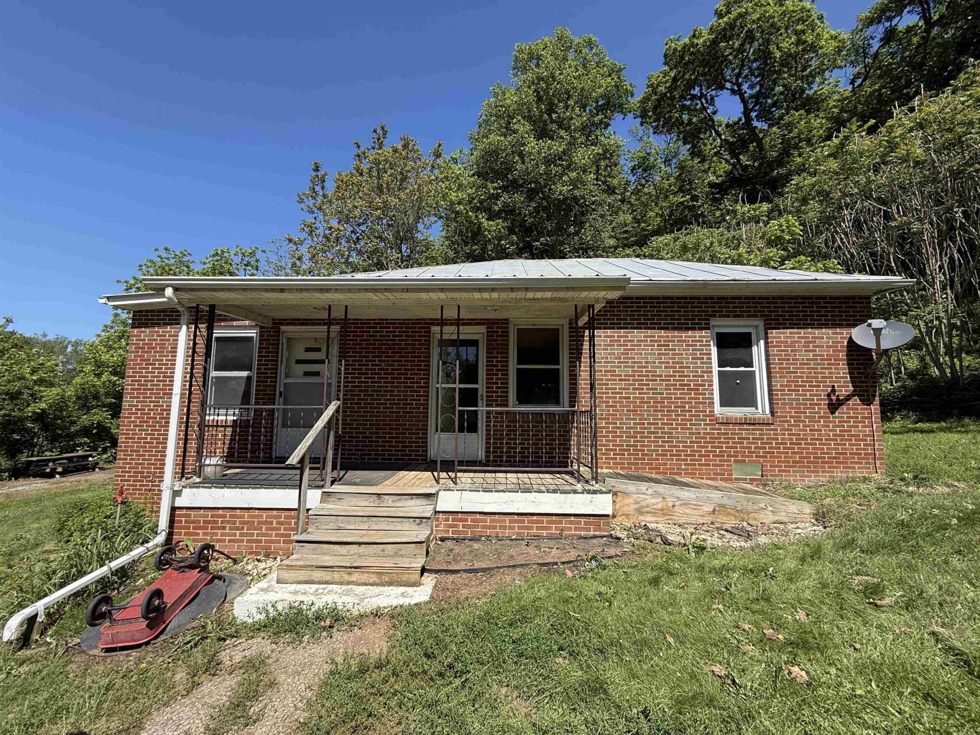 8760 BROCKS GAP RD primary photo