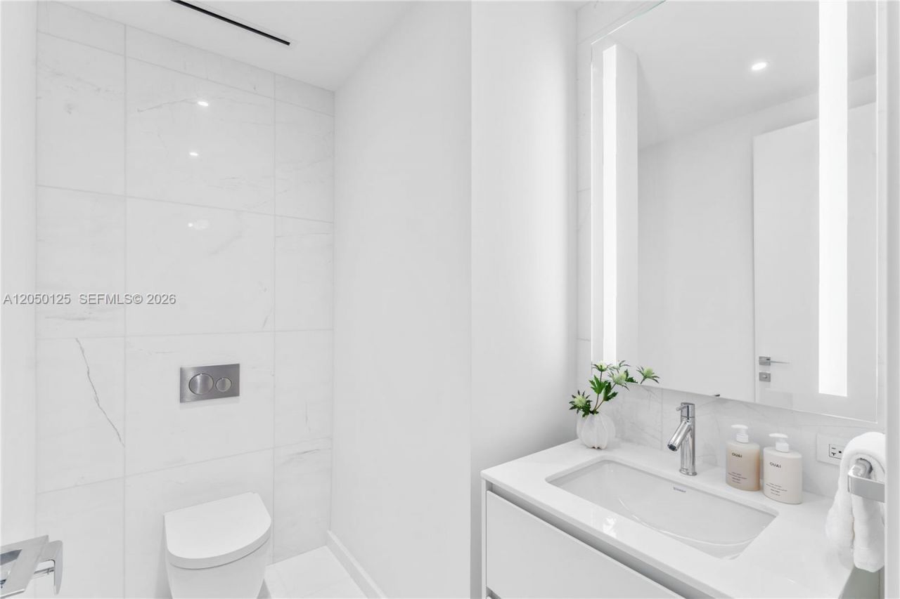 300 Biscayne Blvd Way , Unit 4309, Miami, FL 33131 Photo