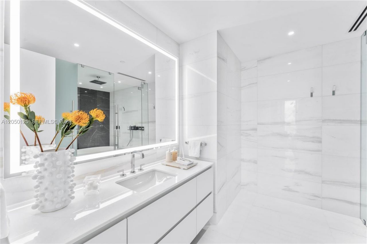 300 Biscayne Blvd Way , Unit 4309, Miami, FL 33131 Photo