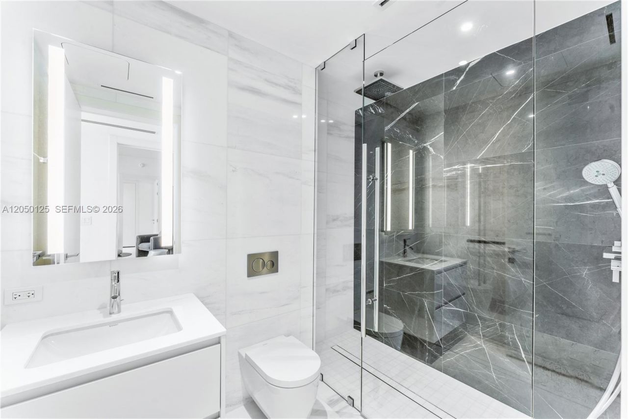 300 Biscayne Blvd Way , Unit 4309, Miami, FL 33131 Photo