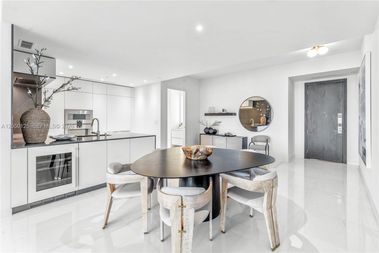 300 Biscayne Blvd Way , Unit 4309, Miami, FL 33131 Photo