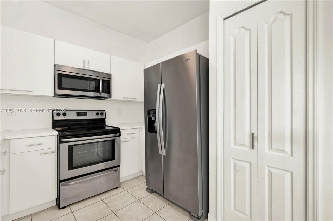 11416 NW 43rd Ter, Doral, FL 33178 Photo