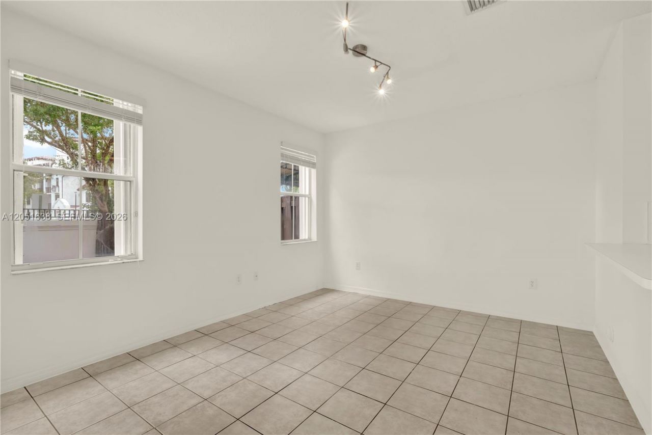 11416 NW 43rd Ter, Doral, FL 33178 Photo
