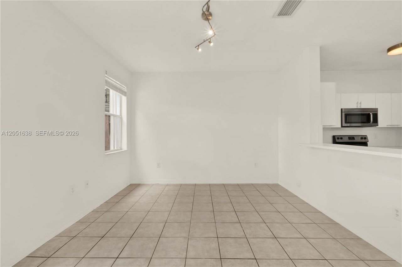 11416 NW 43rd Ter, Doral, FL 33178 Photo