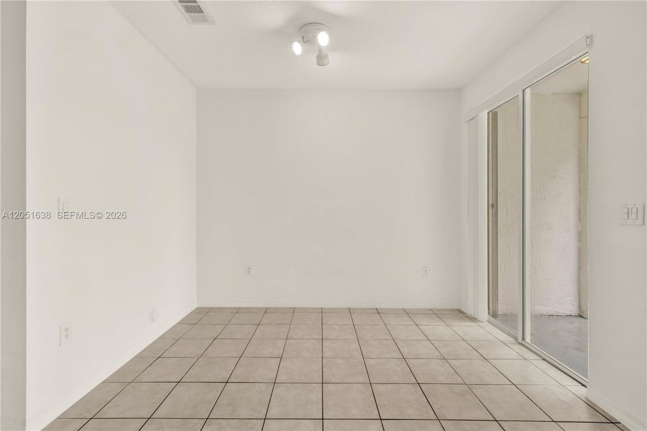 11416 NW 43rd Ter, Doral, FL 33178 Photo