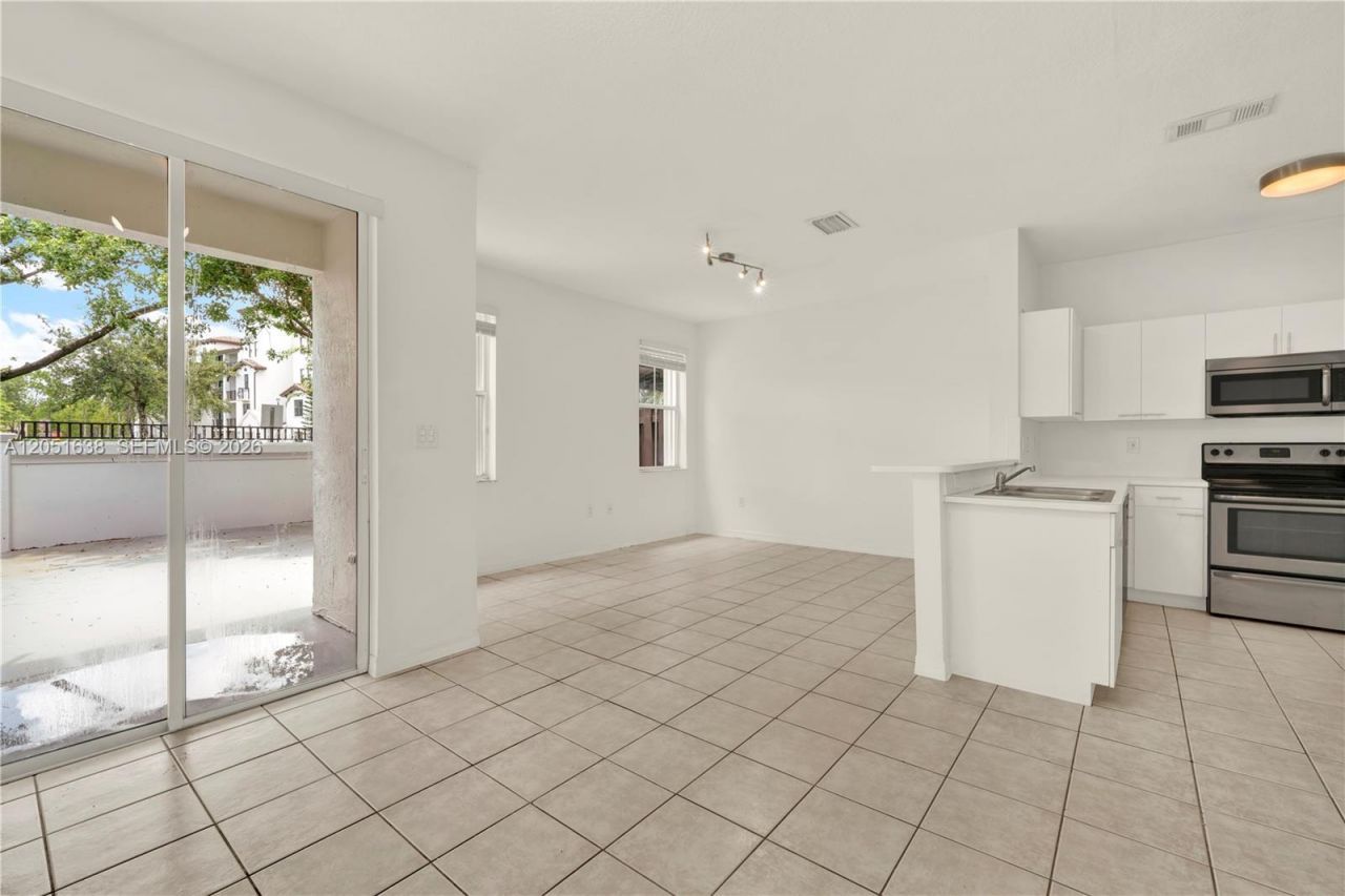 11416 NW 43rd Ter, Doral, FL 33178 Photo