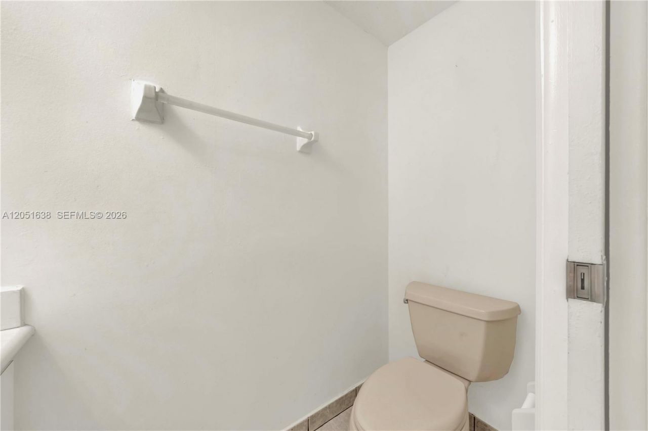 11416 NW 43rd Ter, Doral, FL 33178 Photo