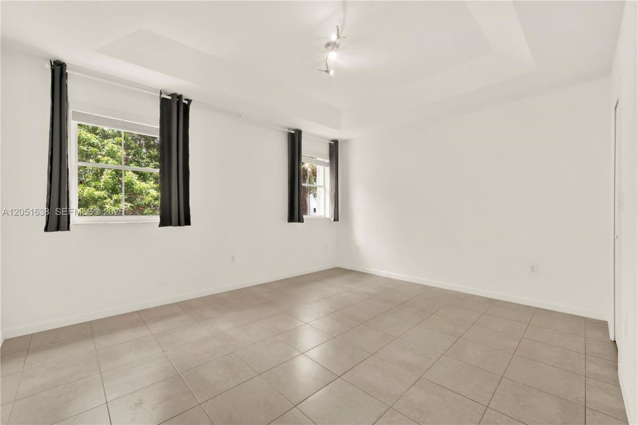 11416 NW 43rd Ter, Doral, FL 33178 Photo