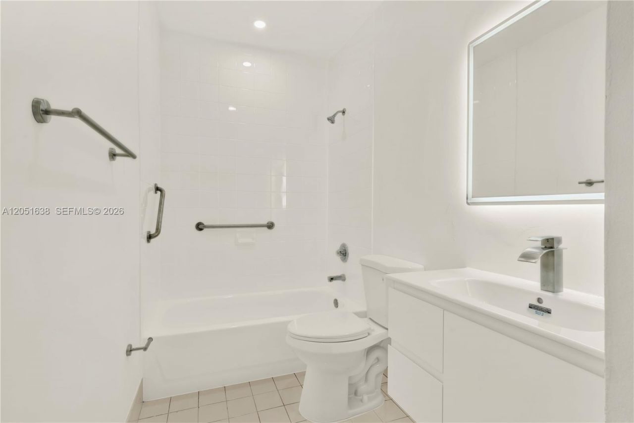 11416 NW 43rd Ter, Doral, FL 33178 Photo