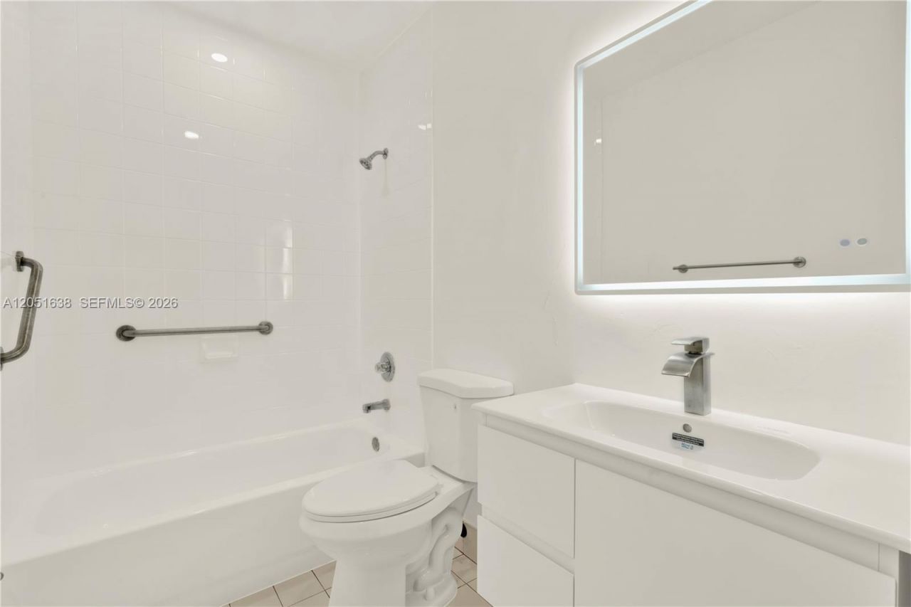 11416 NW 43rd Ter, Doral, FL 33178 Photo