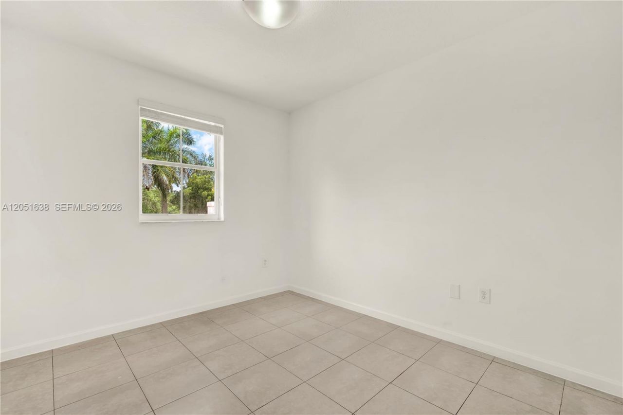 11416 NW 43rd Ter, Doral, FL 33178 Photo