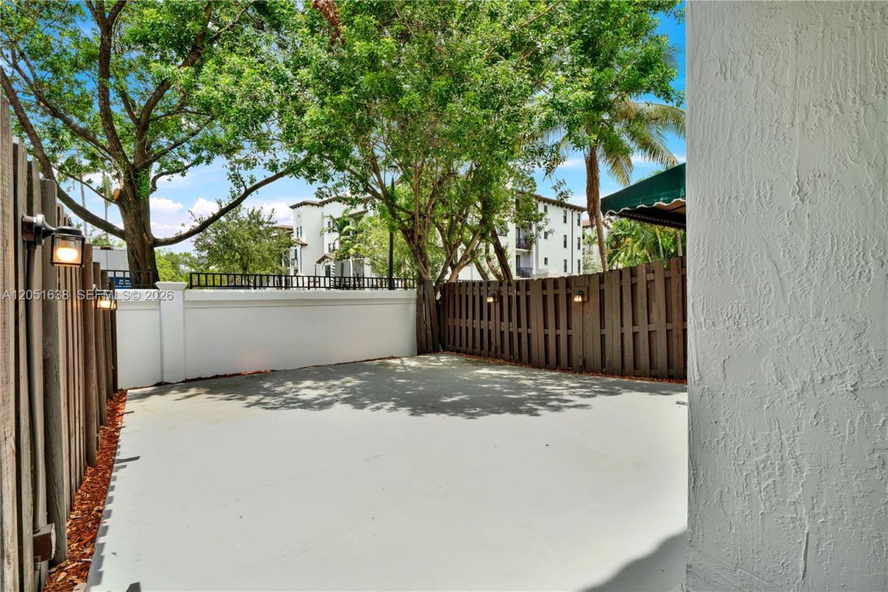 11416 NW 43rd Ter, Doral, FL 33178 Photo