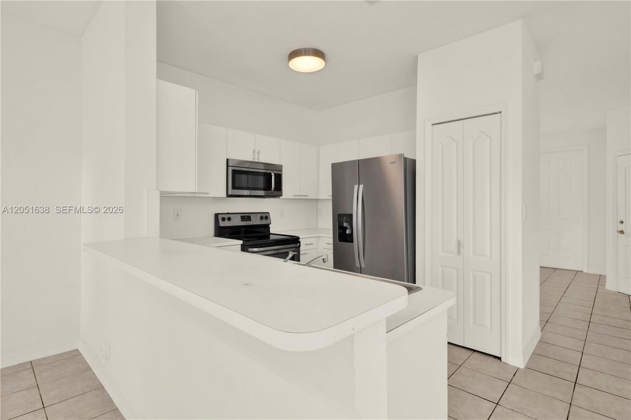11416 NW 43rd Ter, Doral, FL 33178 Photo