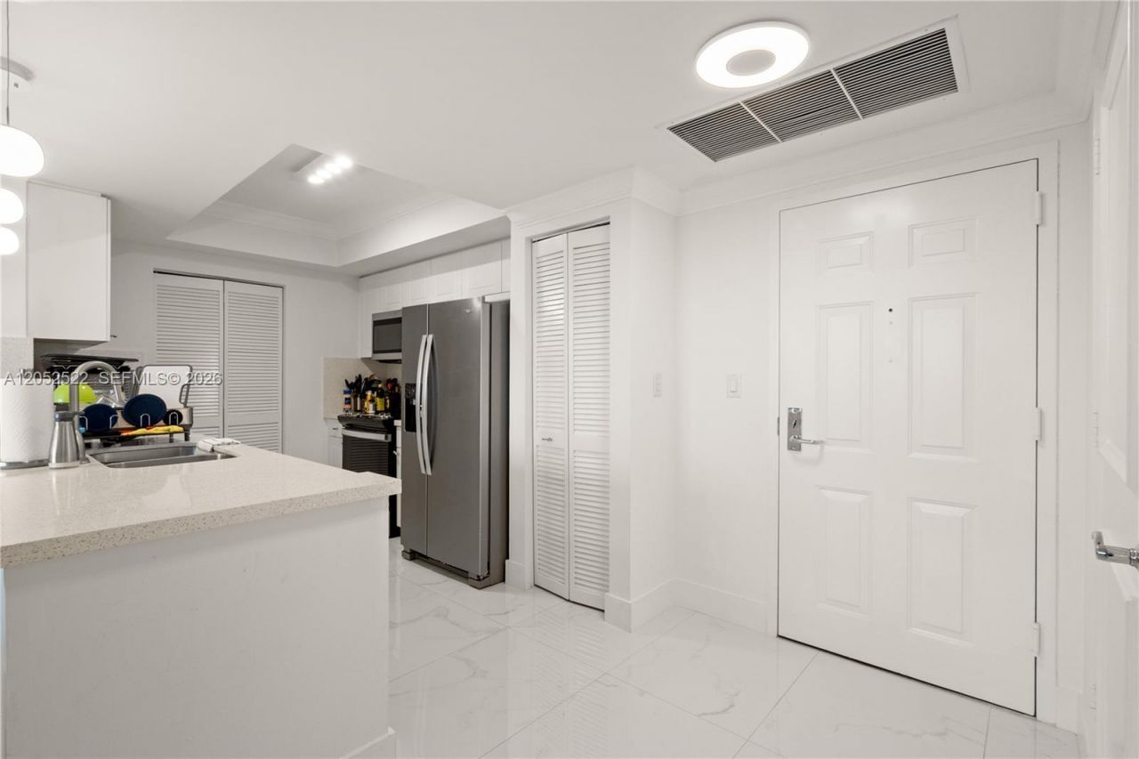 19501 W Country Club Dr, Unit 1615, Aventura, FL 33180 Photo