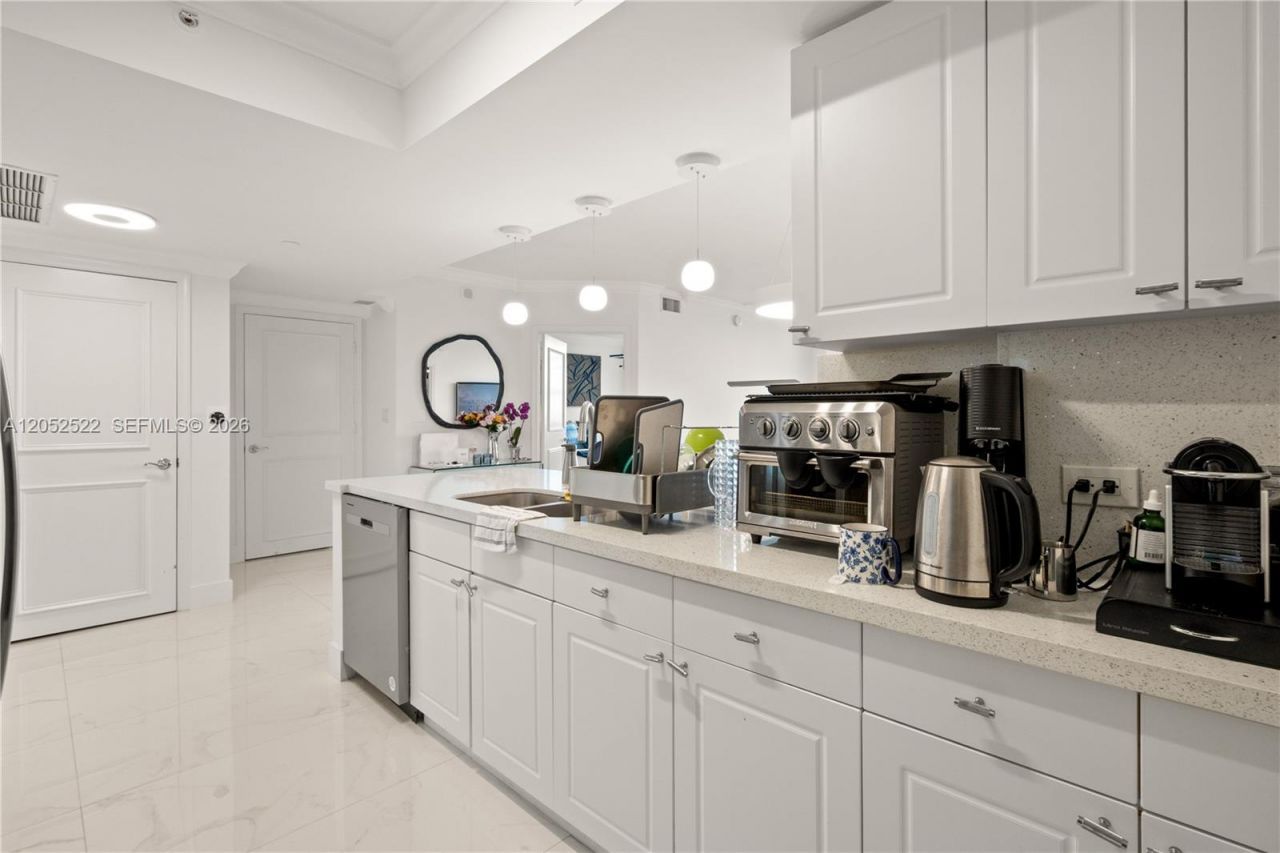 19501 W Country Club Dr, Unit 1615, Aventura, FL 33180 Photo