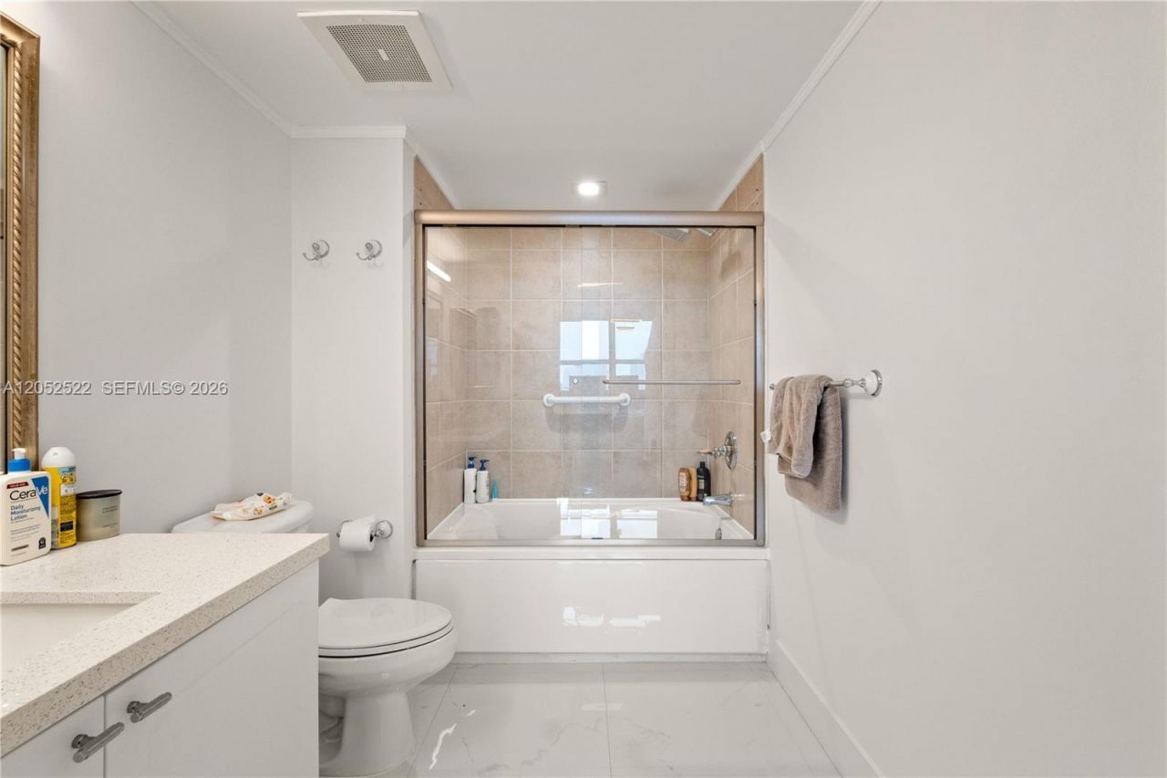19501 W Country Club Dr, Unit 1615, Aventura, FL 33180 Photo
