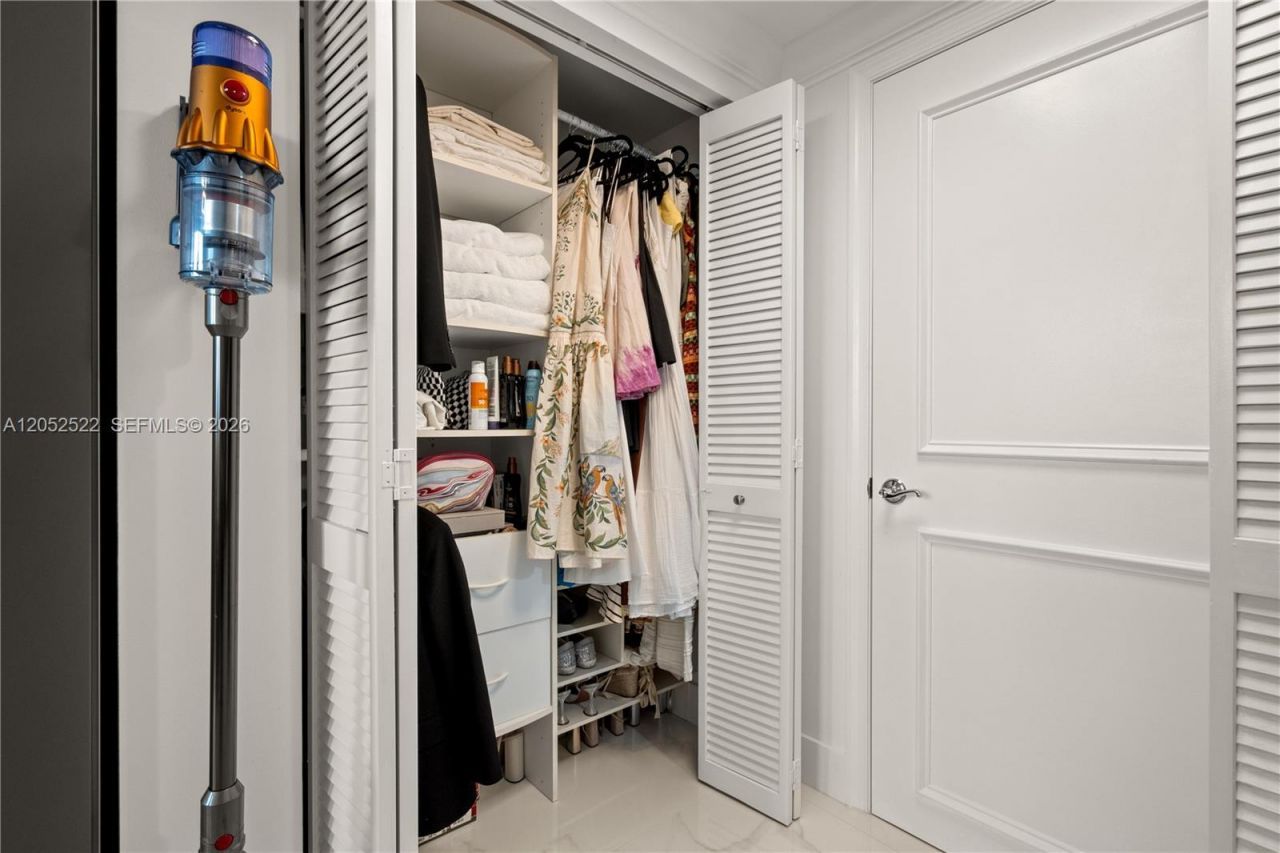 19501 W Country Club Dr, Unit 1615, Aventura, FL 33180 Photo