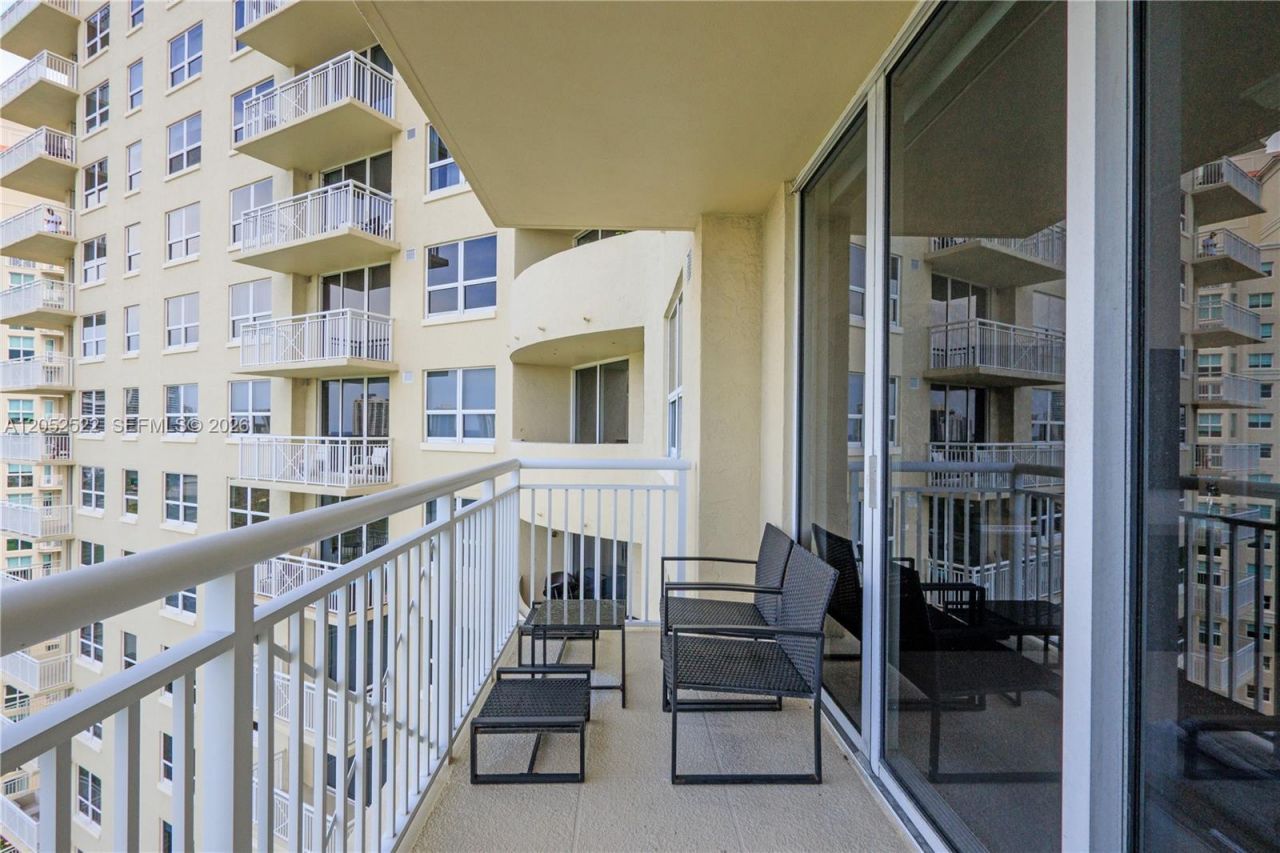 19501 W Country Club Dr, Unit 1615, Aventura, FL 33180 Photo