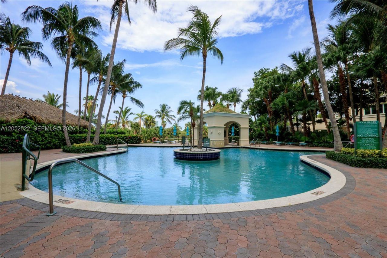 19501 W Country Club Dr, Unit 1615, Aventura, FL 33180 Photo
